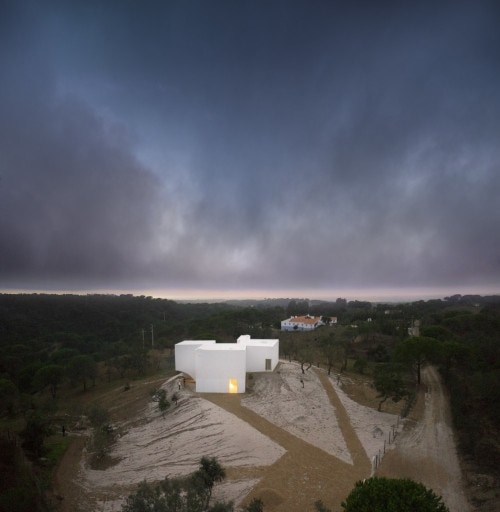 Casa en Fontinha is a minimalist house located in Melides, Portugal, designed by Manuel Aires Mateus. The design is centered around an open courtyard, which overlooks the beautiful landscape beyond. The minimalist white exterior facade is matched with an equally white and simple interior. (13)