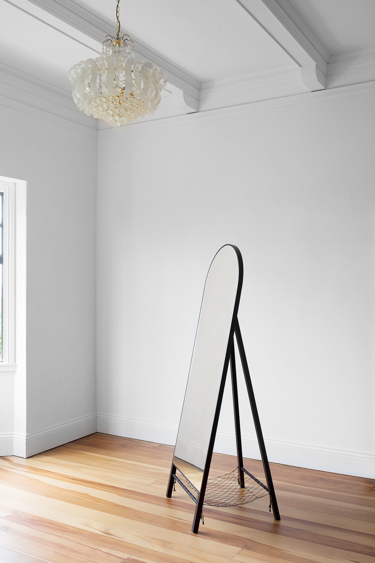 Easel Mirror | Leibal