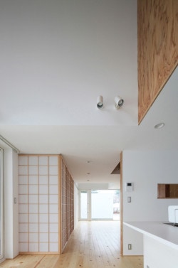 Five Voids House is a minimalist house located in Hokkaido, Japan, designed by Yamauchi Architects & Associates. The home epitomizes the amalgamation of traditional Japanese design with contemporary aesthetics. The interior utilizes Shoji doors, which serves as a partition to completely open up the space. The architects chose to leave some of the wooden wall structure exposed. (8)