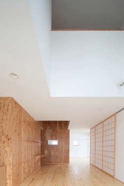 Five Voids House is a minimalist house located in Hokkaido, Japan, designed by Yamauchi Architects & Associates. The home epitomizes the amalgamation of traditional Japanese design with contemporary aesthetics. The interior utilizes Shoji doors, which serves as a partition to completely open up the space. The architects chose to leave some of the wooden wall structure exposed. (9)
