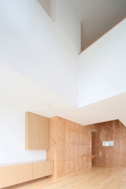 Five Voids House is a minimalist house located in Hokkaido, Japan, designed by Yamauchi Architects & Associates. The home epitomizes the amalgamation of traditional Japanese design with contemporary aesthetics. The interior utilizes Shoji doors, which serves as a partition to completely open up the space. The architects chose to leave some of the wooden wall structure exposed. (11)