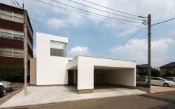 House of Takasaki is a minimalist house located in Gunma, Japan, designed by studio LOOP Architects. The two-family home is located in a quiet residential neighborhood near the Takasaki City Hall. In order to ensure privacy and maximize the site, the home is configured in an L-shape. The living space opens up to the courtyard through a series of sliding doors. (2)