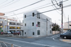 Apartment B is a minimalist house located in Tokyo, Japan, designed by Ryuji Fujumura. Placing the balcony with a depth that is continuous with the interior on the north side in order to fend off the setback regulation and obtain maximum private space. (1)