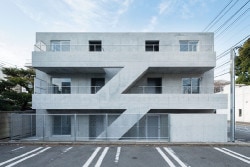 Apartment B is a minimalist house located in Tokyo, Japan, designed by Ryuji Fujumura. Placing the balcony with a depth that is continuous with the interior on the north side in order to fend off the setback regulation and obtain maximum private space. (4)
