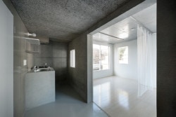 Apartment B is a minimalist house located in Tokyo, Japan, designed by Ryuji Fujumura. Placing the balcony with a depth that is continuous with the interior on the north side in order to fend off the setback regulation and obtain maximum private space. (5)