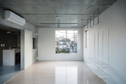 Apartment B is a minimalist house located in Tokyo, Japan, designed by Ryuji Fujumura. Placing the balcony with a depth that is continuous with the interior on the north side in order to fend off the setback regulation and obtain maximum private space. (6)