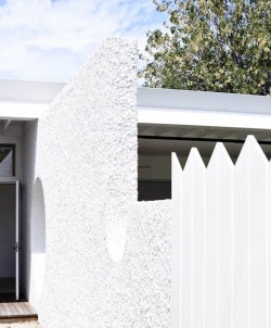 Westgarth House is a minimalist house located in Northcote, Australia, designed by Kennedy Nolan Architects. The site is on a corner in a leafy street. The area is quiet and would not feel out of place in a country town. (6)