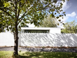 Westgarth House is a minimalist house located in Northcote, Australia, designed by Kennedy Nolan Architects. The site is on a corner in a leafy street. The area is quiet and would not feel out of place in a country town. (5)