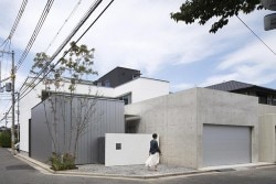 House in Nakamozu is a minimalist house located in Osaka, Japan, designed by NRM*Architects Office. The residence is situated in Sakai City near the train station. (1)