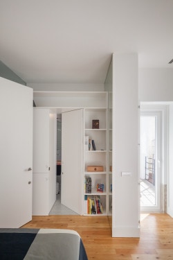 Apartment AB9 is a minimalist house located in Lisbon, Portugal, designed by Filipe Melo Oliveira. In what was once an aged neighbourhood of the city, in a building from 1938, the apartment is presently located in one of the flourishing areas of Lisbon. (4)