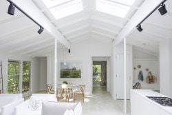 Red Dirt Rd House is a minimalist house located in New York, designed by Amee Allsop. This simple A-framed house, circa 1980, had good bones. (6)