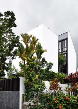 Vertical Court is a minimalist house located in Park, Singapore, designed by HYLA Architects. The project consists of a courtyard on two levels sitting in the center of this semi-detached house. (2)