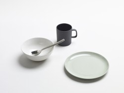 Olio is a minimalist design created by England-based designer Edward Barber & Jay Osgerby. Olio is new range of tableware by Edward Barber and Jay Osgerby for the ceramic company, Royal Doulton. (10)