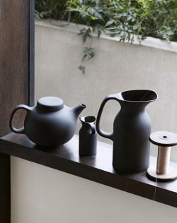 Olio is a minimalist design created by England-based designer Edward Barber & Jay Osgerby. Olio is new range of tableware by Edward Barber and Jay Osgerby for the ceramic company, Royal Doulton. (8)