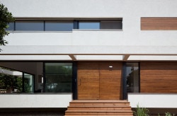 G House is a minimalist house located in Tel Aviv, Israel, designed by Paz Gersh Architects. (1)