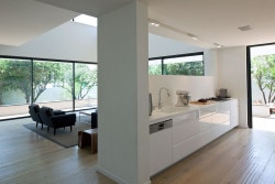 G House is a minimalist house located in Tel Aviv, Israel, designed by Paz Gersh Architects. (11)