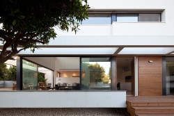 G House is a minimalist house located in Tel Aviv, Israel, designed by Paz Gersh Architects. (3)