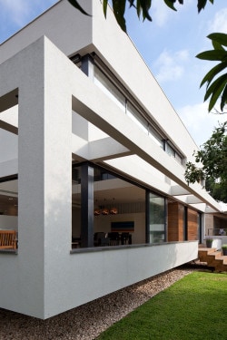 G House is a minimalist house located in Tel Aviv, Israel, designed by Paz Gersh Architects. (5)
