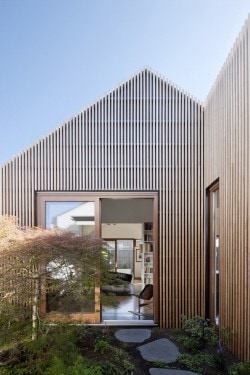 House in House is a minimalist house located in Fitzroy North, Australia, designed by Steffen Welsch Architects. (1)