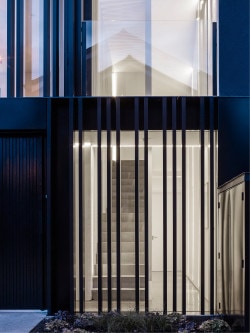 Percy Lane Mews is a minimalist house located in Dublin, Ireland, designed by ODOS architects. (2)