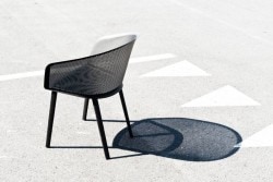 Stampa Chair is a minimalist design created by France-based designer Ronan & Erwan Bouroullec. (3)