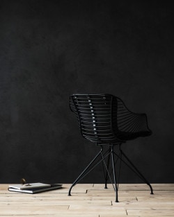 Wire Dining Chair is a minimalist design created by Denmark-based designer Overgaard & Dyrman. (1)